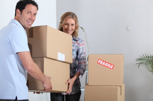 Local removal vehicle suitable for flat and house moves